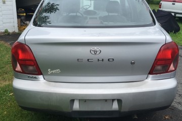 Toyota ECHO 2002