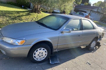 1998 Toyota Camry - Photo 1 of 3