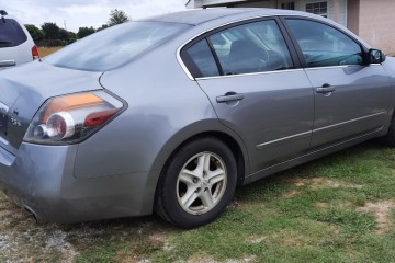 Junk 2008 Nissan Altima Photography