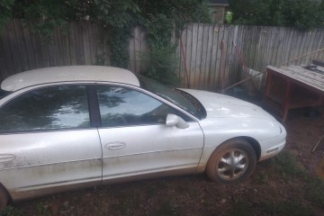 Junk 1999 Oldsmobile Aurora Photo