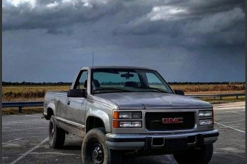 Junk 2000 GMC Sierra 2500 Photo