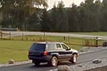 2003 Jeep Grand Cherokee - Photo 2 of 3