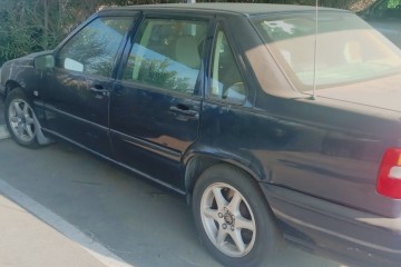 2000 Volvo S70