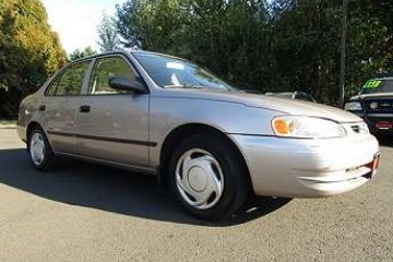 Junk 1999 Toyota Corolla Photo