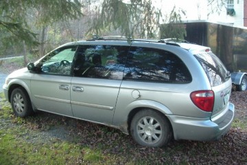 2006 Chrysler Town and Country - Photo 3 of 3