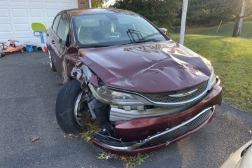 2015 Chrysler 200 - Photo 1 of 4