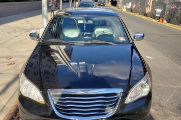 Junk 2011 Chrysler 200 Photo