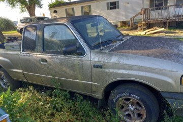 Junk 2000 Mazda B-Series Pickup Photo