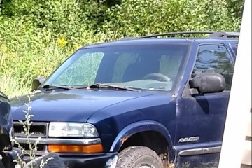 Junk 2002 Chevrolet Blazer Image