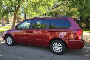 Junk 2012 Kia Sedona Photo