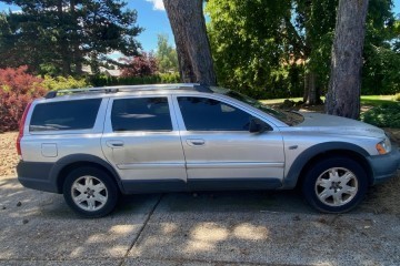 2005 Volvo XC70 - Photo 1 of 4