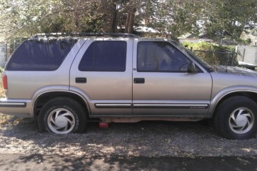 Junk 1998 Chevrolet Blazer Image