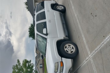 Junk 2001 Chevrolet Tahoe Image