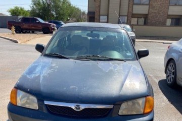 2000 Mazda Protege - Photo 1 of 3