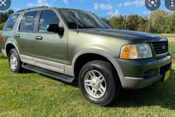 Junk 2002 Ford Explorer Photography