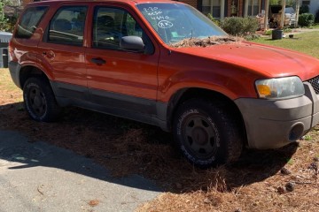 Junk 2006 Ford Escape Photography