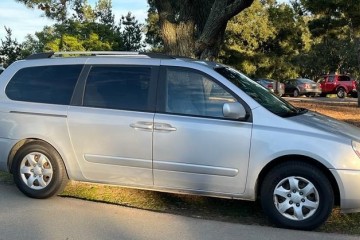 2009 Kia Sedona - Photo 1 of 2