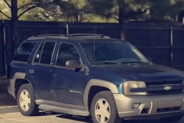 Junk 2002 Chevrolet TrailBlazer Image