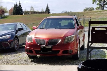 2005 Pontiac Vibe - Photo 1 of 4