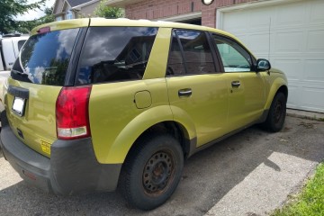 2004 Saturn VUE - Photo 2 of 2